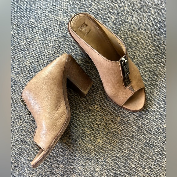 Frye Izzy Zip Moto Mule in Fawn - Picture 4 of 9